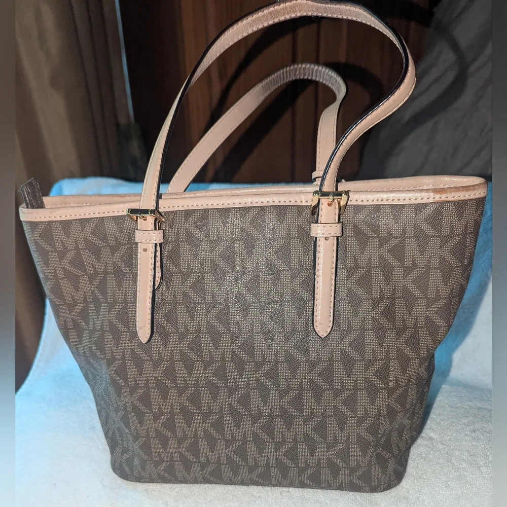 Michael Kors jet set tote bag. - Picture 2 of 15